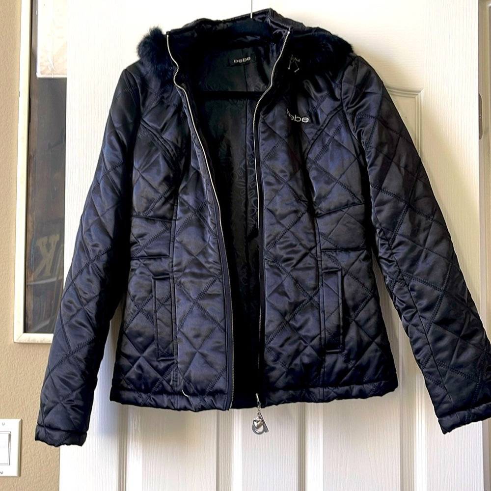 Bebe Puff Jacket wit fur lined hood.
